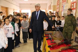 Уроки мужества и патриотические выставки прошли в СОШ № 27 г.Астрахани